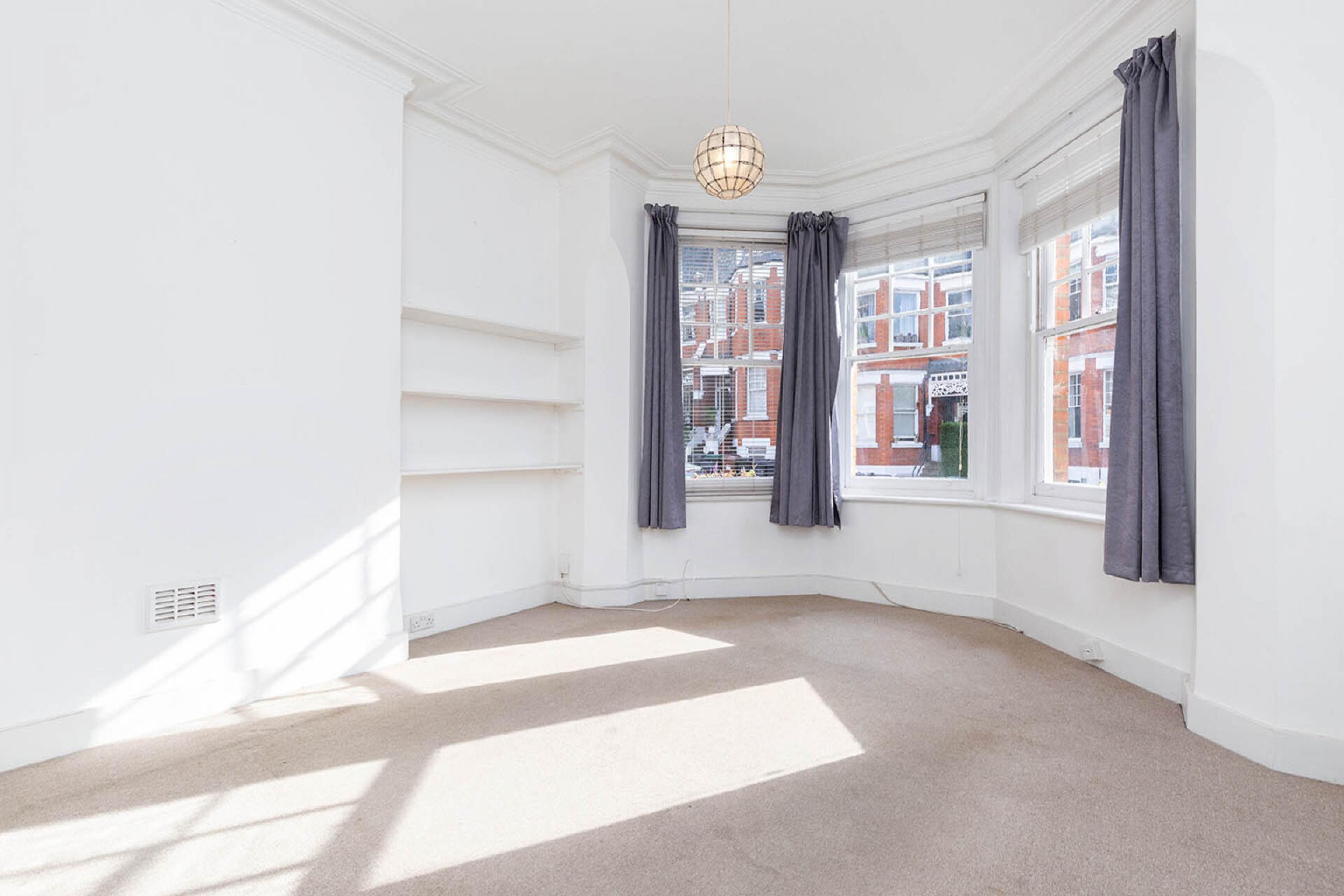 located on this popular cluster of roads in Highgate minutes to tube Milton Road, Highgate N6